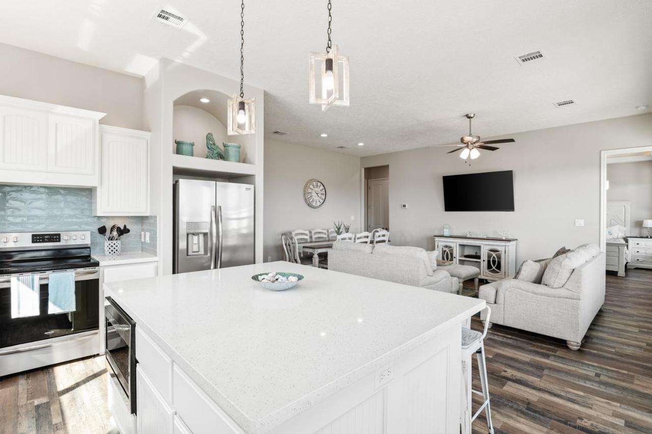 Stylish 4Br Crystal Beach Retreat Walk To Beach Bolivar Peninsula المظهر الخارجي الصورة